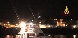 Yacht contro una boa a Punta Vagno, eliche bloccate da una fune – VIDEO