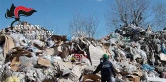 Rifiuti dieci volte oltre il limite consentito, Carabinieri sequestrano capannone