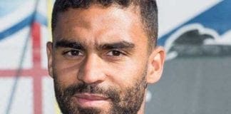 Defrel fugge dalla polizia e si schianta in corso Europa