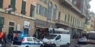 Pegli, scontro tra auto e furgone: traffico in tilt
