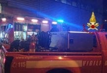Bolzaneto, incendio in un centro stoccaggio rifiuti