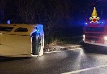 Pontedecimo, auto si ribalta in via Gallino