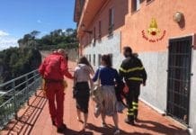Nervi, ragazza cade in mare: salvata da quattro giovani