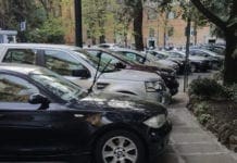 Castelletto – Sosta selvaggia sui marciapiede in corso Magenta e nessuna multa