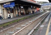 Genova, accusa un malore a bordo di un treno: ragazza salvata da un agente
