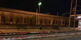 Genova, giovane ubriaco rischia di essere travolto da un treno: salvato dagli amici