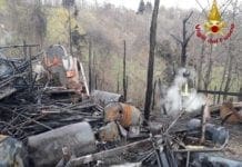 Varese Ligure, incendio in un capanno degli attrezzi