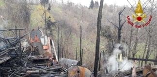 Varese Ligure, incendio in un capanno degli attrezzi