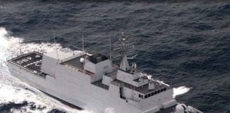 Migranti salvati dalla Marina Militare in arrivo nel porto di Genova