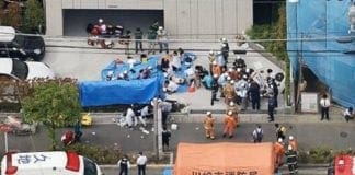 Tokyo, coltellate alla fermata del bus: due morti e sedici feriti