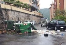 Quezzi – Bidoni incatenati al muro in via degli Oleandri