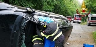 La Spezia – Auto si ribalta sulla strada per Porcale