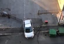 San Martino – Resta chiusa con l’auto nel parcheggio del supermercato e sfonda il cancello – VIDEO