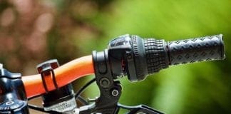 Alassio rimuove le bici abbandonate, a Genova boom di parcheggi illegali biciclette