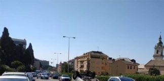 Quinto – Auto si ribalta in corso Europa, ferita una donna