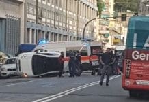 Sestri Ponente, auto si ribalta: ferite due persone