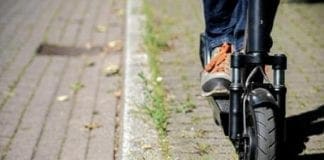 La Spezia, consegna la cocaina ai clienti in monopattino, arrestato monopattino elettrico