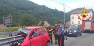 Montoggio, guard rail sfonda parabrezza: salvo il conducente
