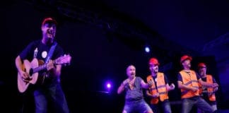 Porto Antico, all’Arena del Mare si ride con lo spettacolo dei Bruciabaracche Bruciabaracche