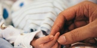 Albenga, partorisce in ambulanza, mamma e figlia stanno bene nonato