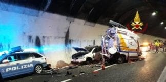 A12, si fermano per aiutare un automobilista e vengono travolti: grave dipendente di Autostrade