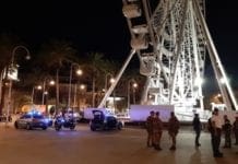 Porto Antico, donna precipita dalla ruota panoramica e muore