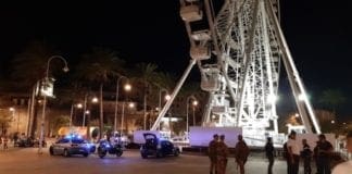 Porto Antico, donna precipita dalla ruota panoramica e muore