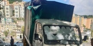 Genova dichiara guerra alle carcasse di auto abbandonate, 75 rimosse