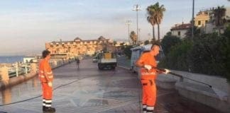 Genova – Marciapiedi di corso Italia ripuliti a fondo, non accadeva da anni