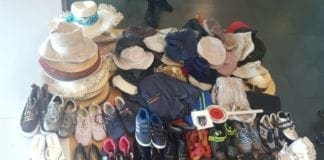 Merce contraffatta in vendita al mercato, oltre 150 capi sequestrati