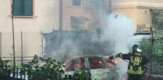 Genova – Auto in fiamme in via Struppa
