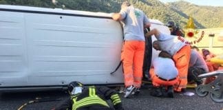 Autostrada A12, furgone si ribalta tra Rapallo e Chiavari: ferita una donna