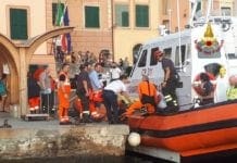 Porto Pidocchio – Cade dagli scogli e finisce in mare, 60enne soccorsa dai Vigili del Fuoco