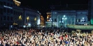 DeeJay Time – In piazza poca gente e la musica “a palla” disturba il concerto al Carlo Felice