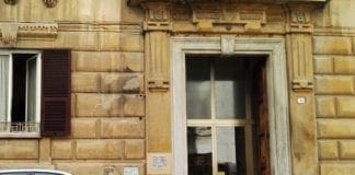 Genova e i palazzi con le lettere