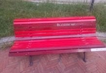 Violenza sulle donne – Riparata la panchina rossa della Biblioteca Berio