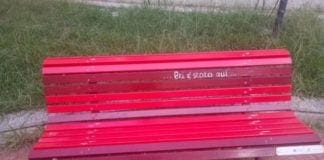 Violenza sulle donne – Riparata la panchina rossa della Biblioteca Berio