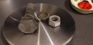 Viadotto Bisagno sulla A12 – Viti e bulloni cadono sui tetti e i terrazzi delle case