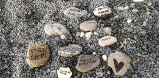 Vernazzola, messaggi di speranza lasciati sulle pietre