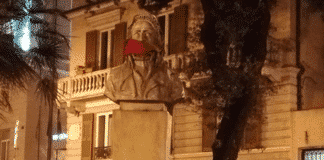 CasaPound imbavaglia le statue contro la Censura casapound-bavaglio-statue