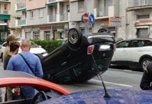 Genova, grave incidente alla Foce, auto ribaltata