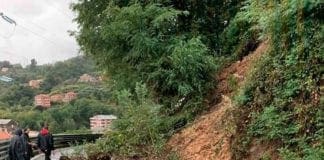 Frana nella notte a Coreglia Ligure, isolate 26 persone a Vallefredda statale turchino