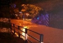 Frane, strade allagate e alberi abbattuti, i primi danni del maltempo a Genova pontedecimo-strada-allagata