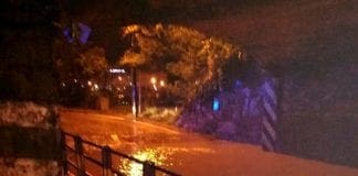 Frane, strade allagate e alberi abbattuti, i primi danni del maltempo a Genova pontedecimo-strada-allagata