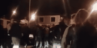 Sampdoria – Tifosi sotto casa di Garrone contro Ferrero: tu ce lo hai messo tu ce lo togli protesta sampdoria garrone ferrero