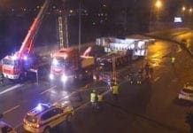 Cornigliano, trasporto eccezionale del nuovo ponte abbatte semaforo