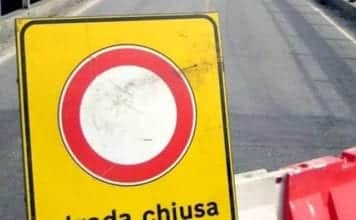 strada chiusa cantiere cartello