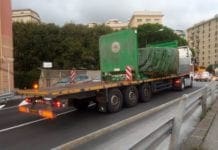 Voltri – Trasporto eccezionale blocca l’Aurelia, traffico nel caos