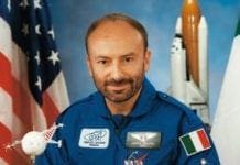 “Viaggio nello spazio”, al Carlo Felice lo spettacolo con Franco Malerba