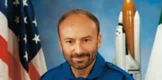 “Viaggio nello spazio”, al Carlo Felice lo spettacolo con Franco Malerba